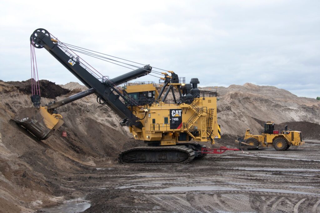 rope-shovel-caterpillar--1024x683 Equipamentos da mineração