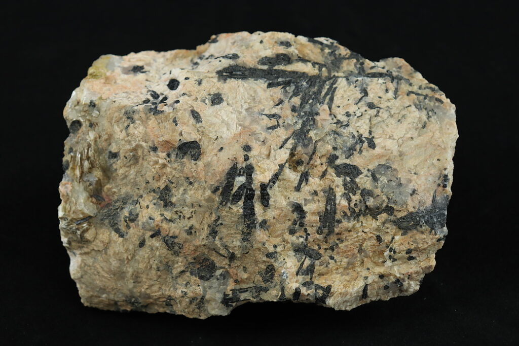 03348600017272473437118-1024x683 Pegmatitos LCT e a Geologia do Lítio: Gênese, Zonamento e Importância Econômica Global